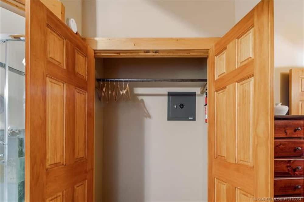 Photo of Bedroom in Upper Mission