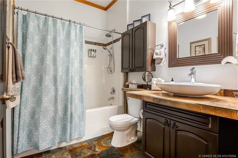 Photo of Bathroom in Upper Mission