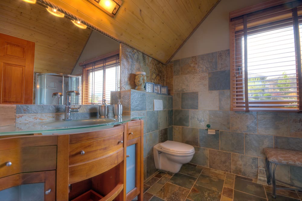 Photo of Bathroom in Upper Mission