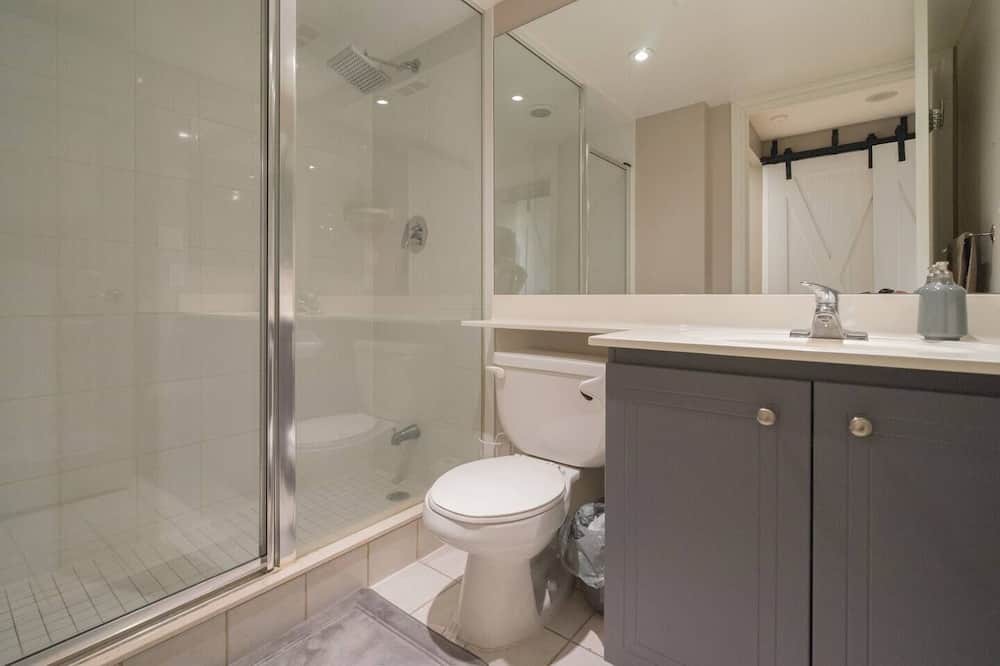 Photo of Bathroom in Fashion District