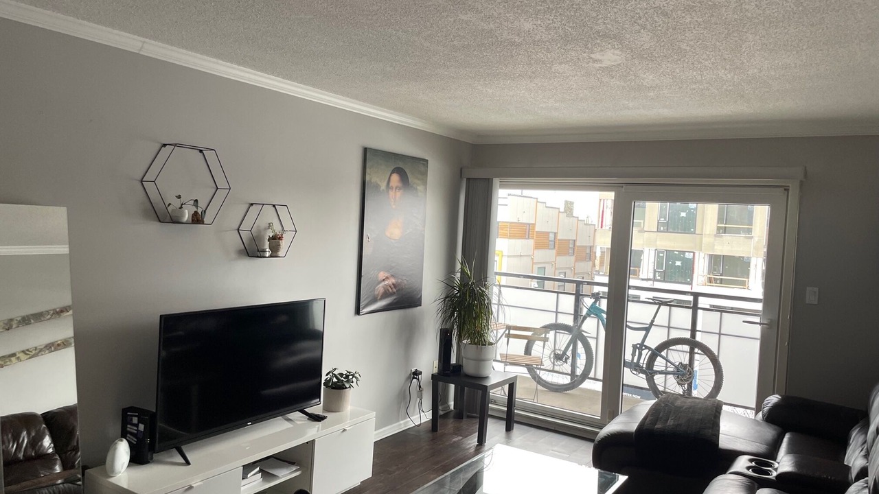 Photo of Livingroom in Lower Lonsdale