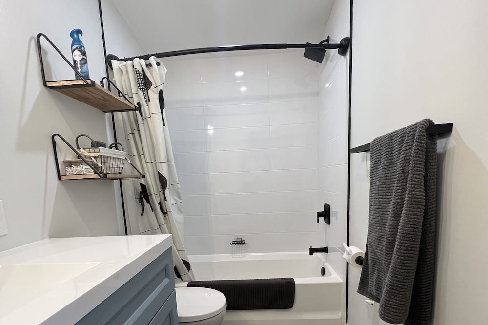 Photo of Bathroom in Cumberland Beach
