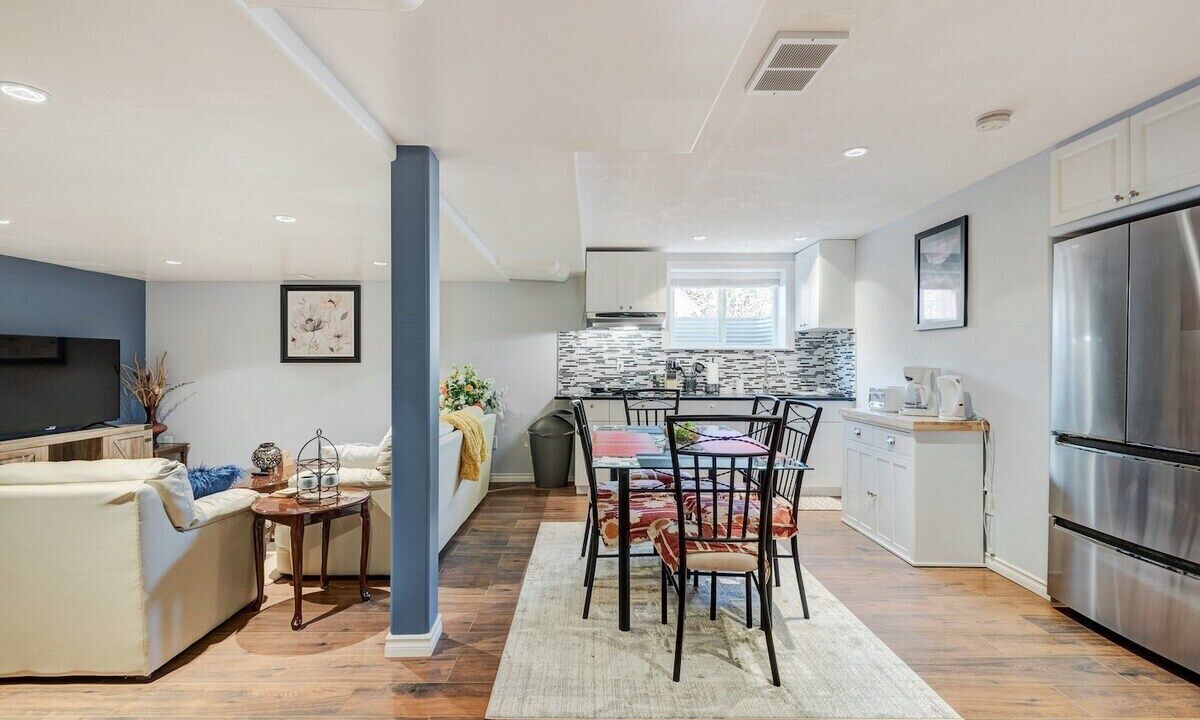 Photo of Livingroom in Varsity