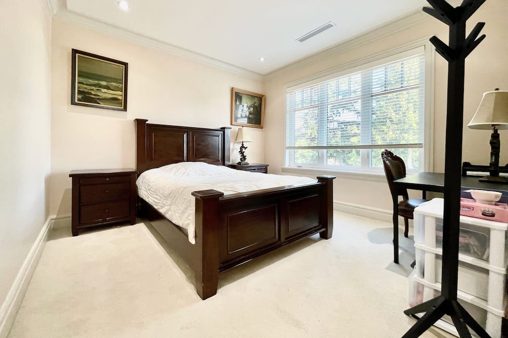 Photo of Bedroom in Oakridge