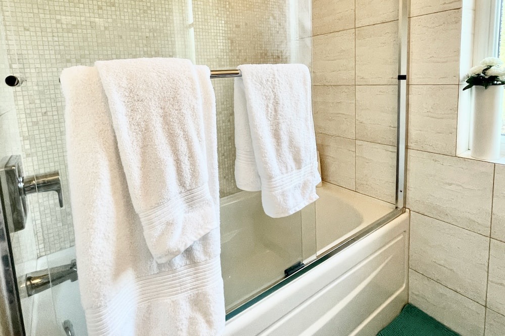 Photo of Bathroom in Oakridge