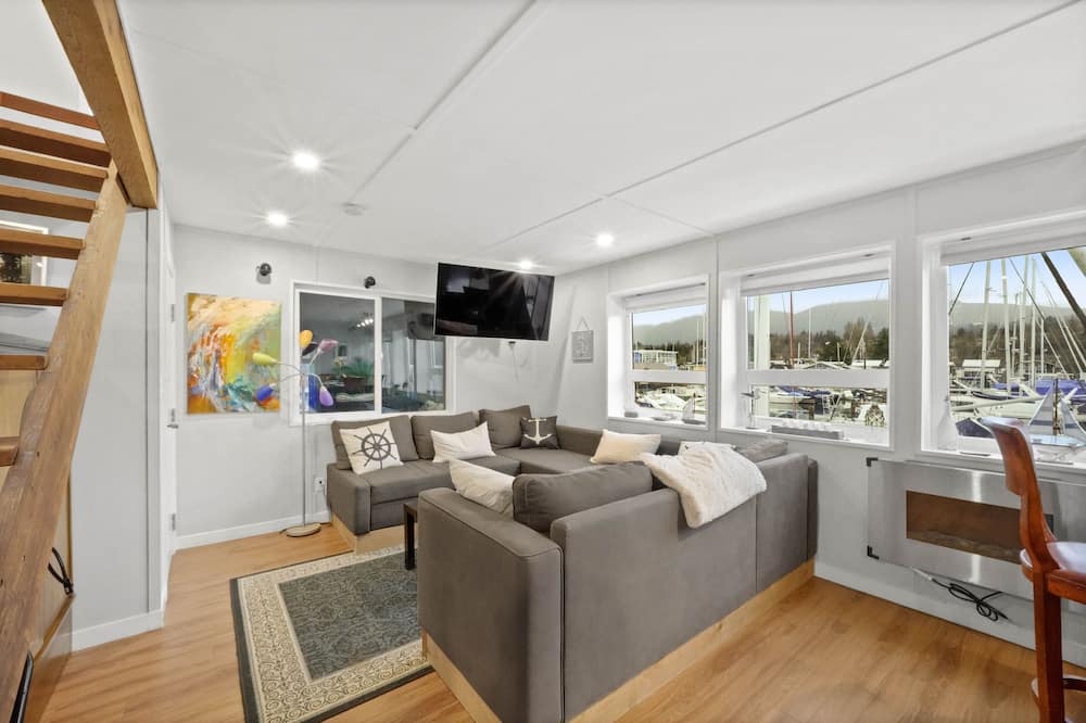 Photo of Livingroom in Lower Lonsdale