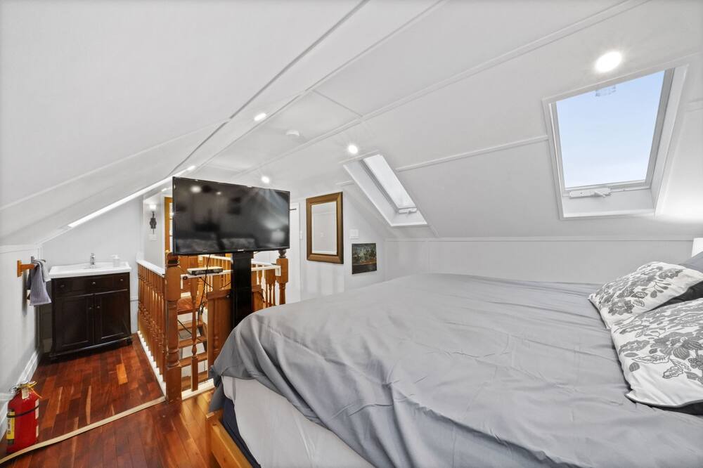 Photo of Bedroom in Lower Lonsdale
