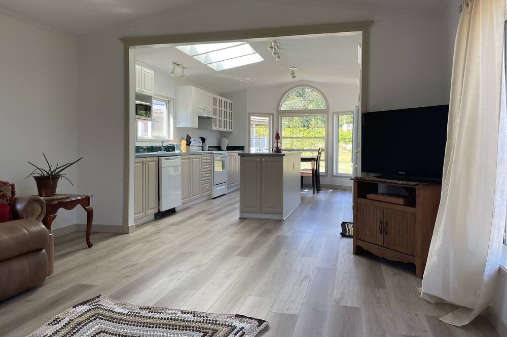 Photo of Livingroom in Mill Bay