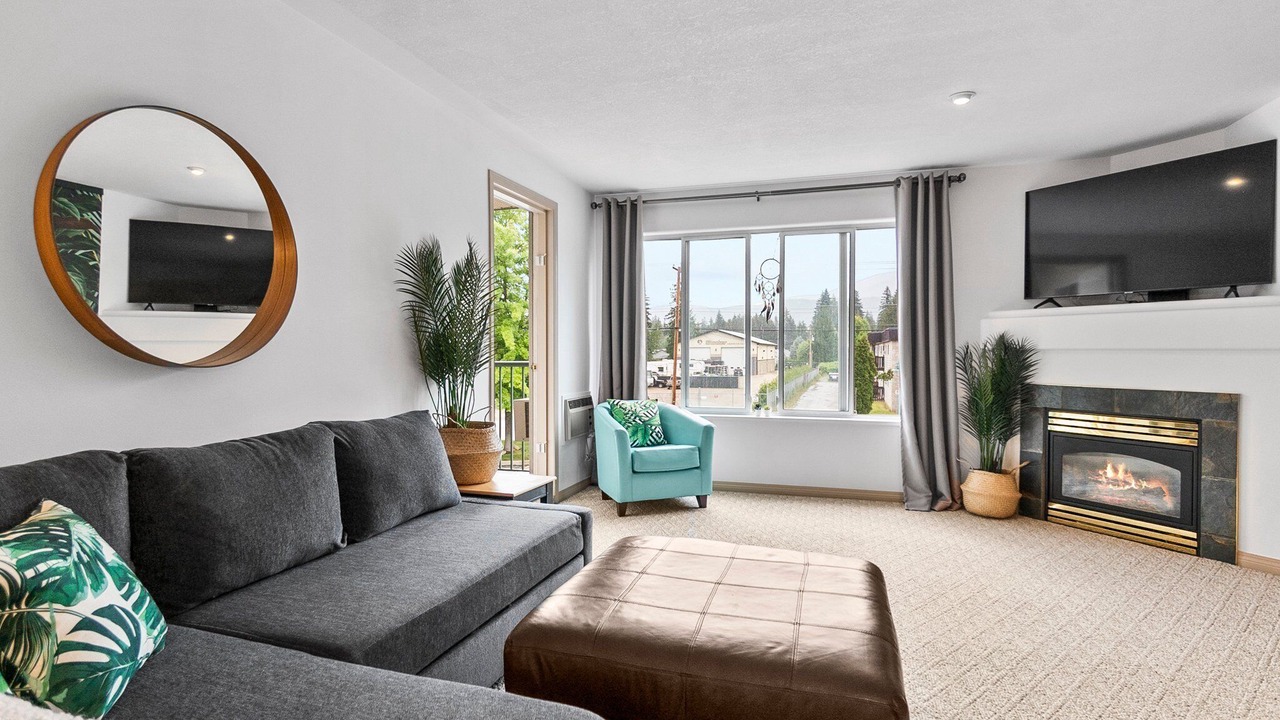 Photo of Livingroom in Sicamous