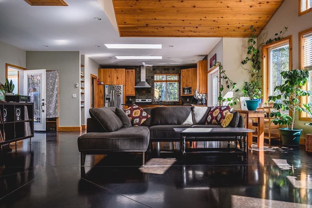 Photo of Livingroom in Juan de Fuca Electoral Area