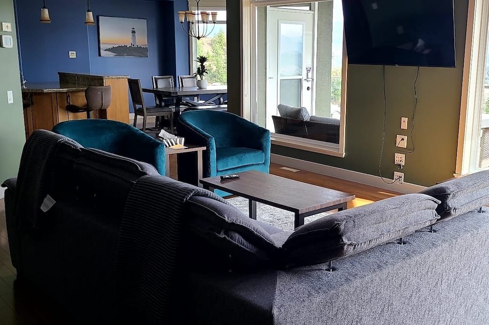 Photo of Livingroom in West Kelowna Estates