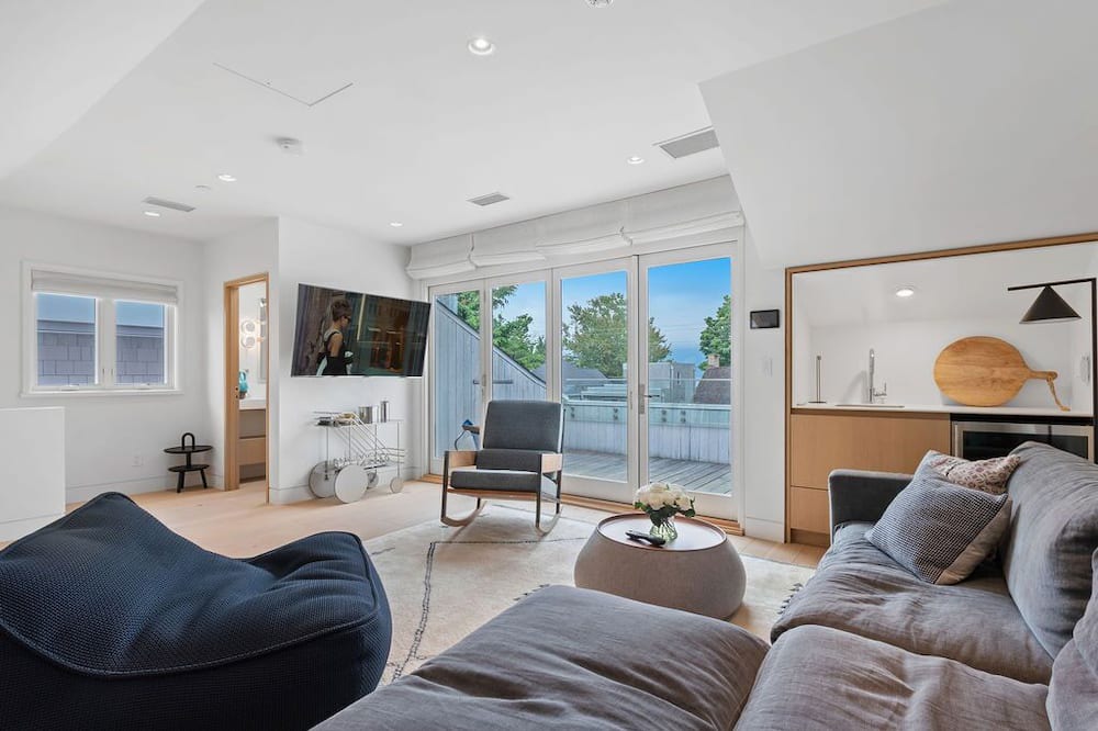 Photo of Livingroom in Kitsilano