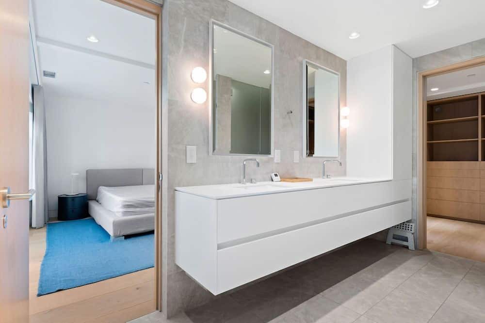 Photo of Bathroom in Kitsilano