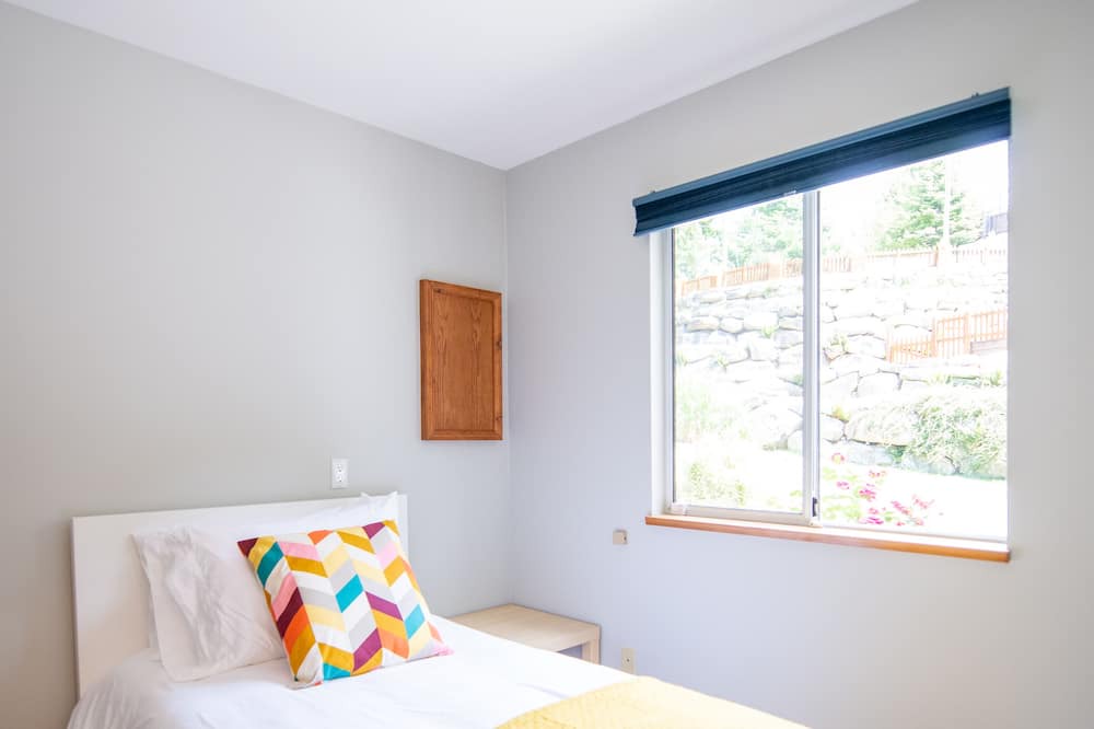 Photo of Bedroom in Madeira Park