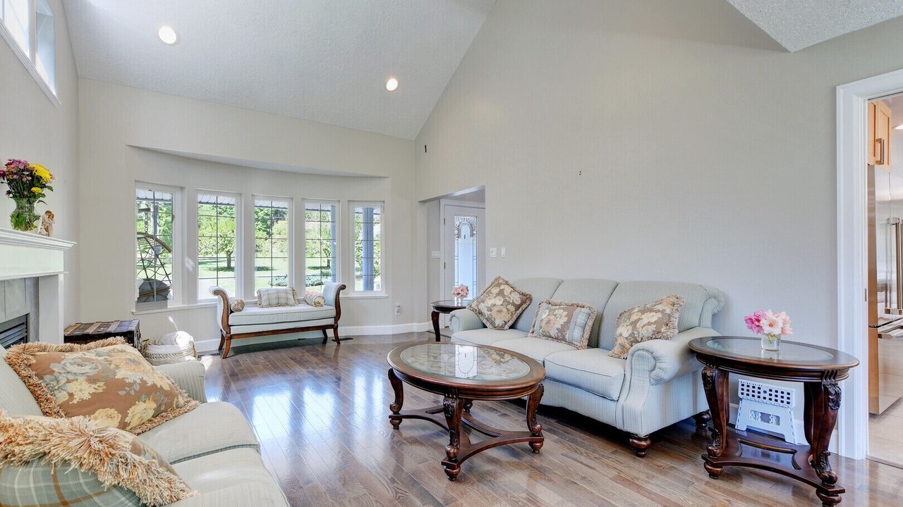 Photo of Livingroom in Brentwood Bay