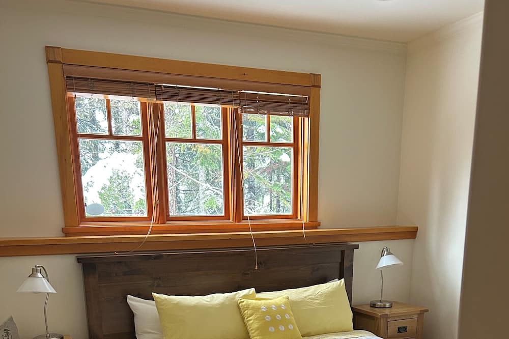 Photo of Bedroom in Whistler Cay Estates