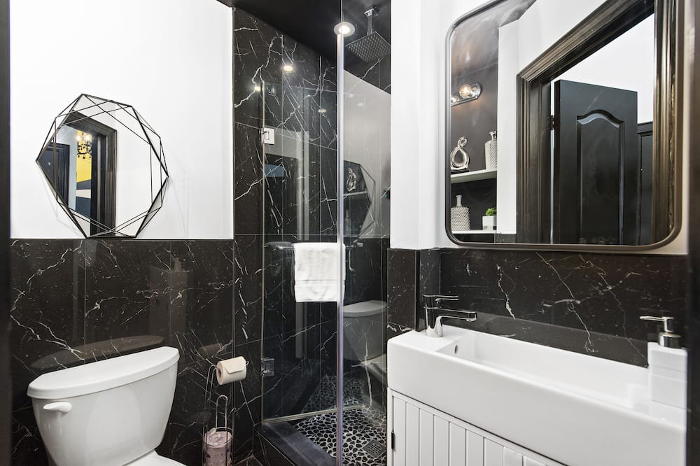 Photo of Bathroom in Fashion District