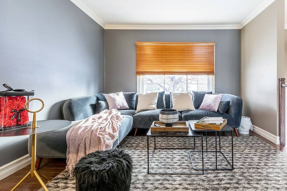 Photo of Livingroom in Brossard