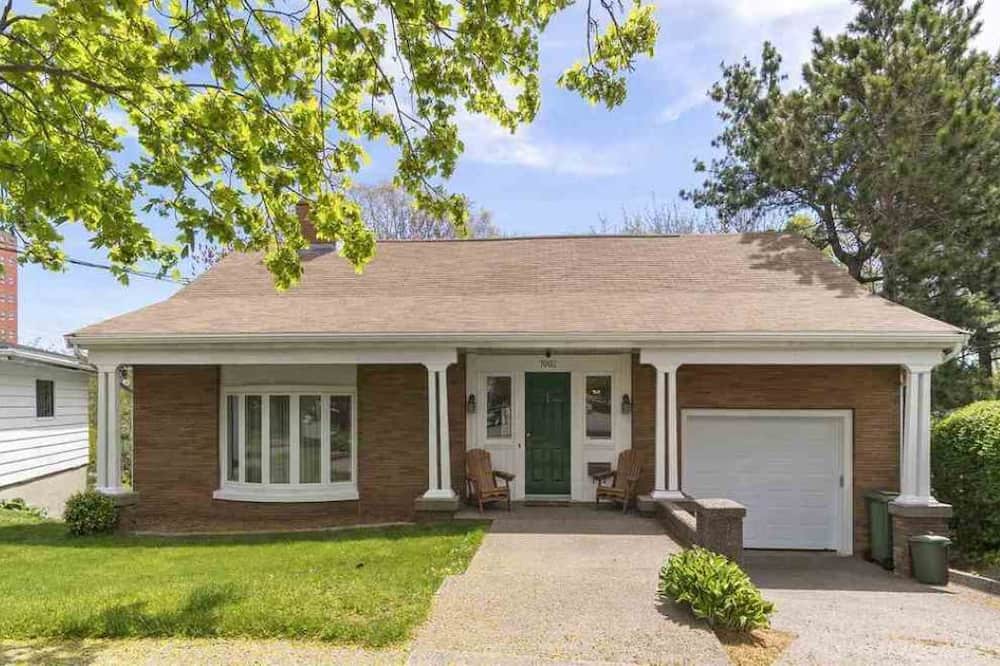 Photo of Outdoor in West End