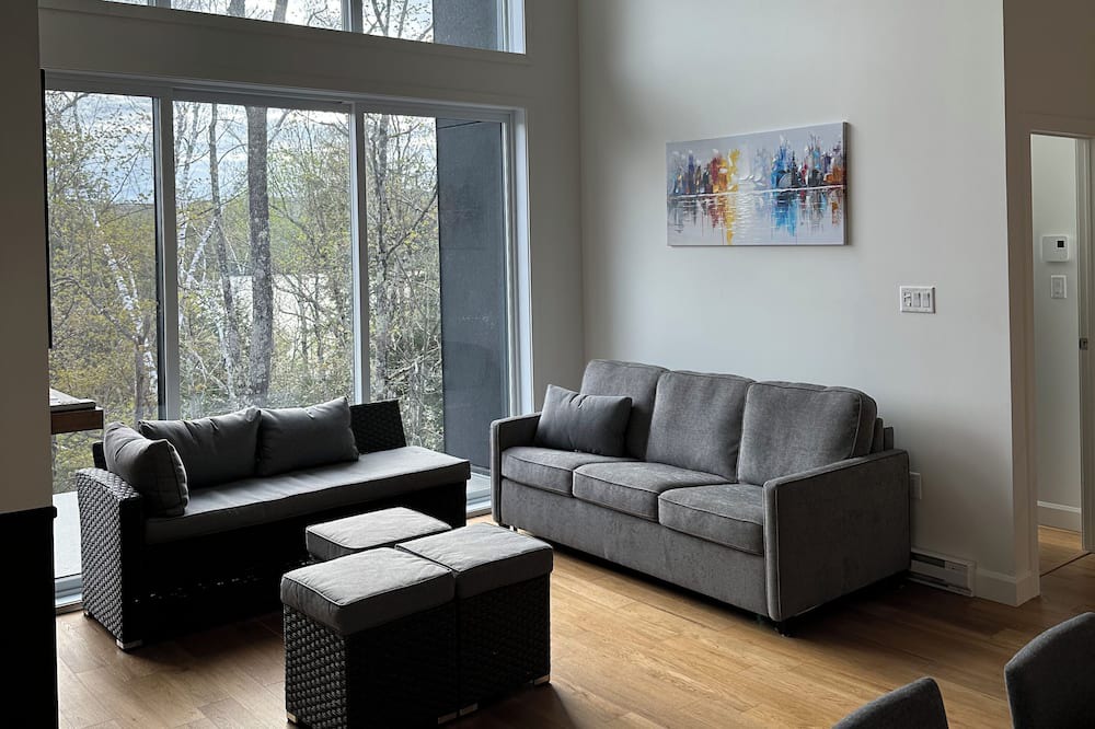 Photo of Livingroom in Owl's Head Ski Resort