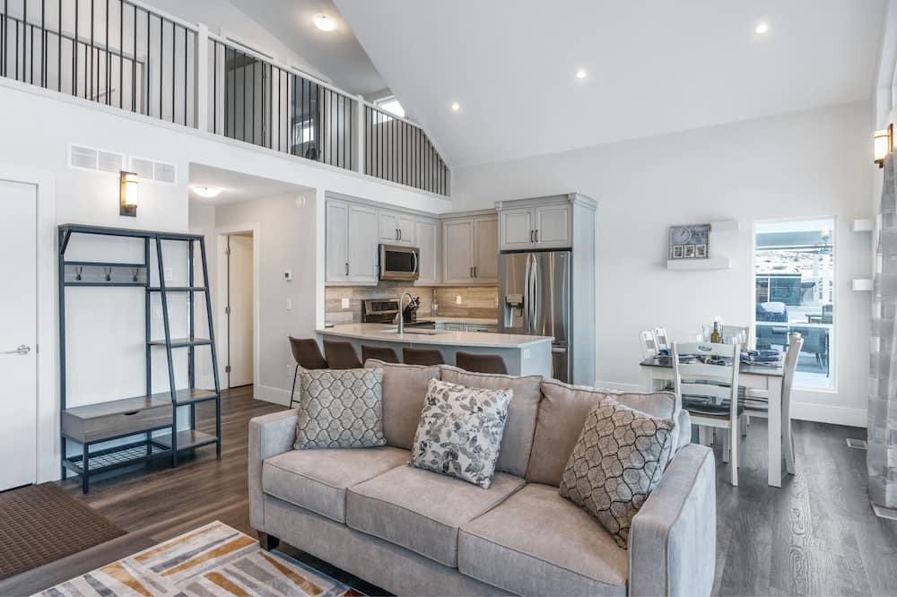 Photo of Livingroom in Central Okanagan