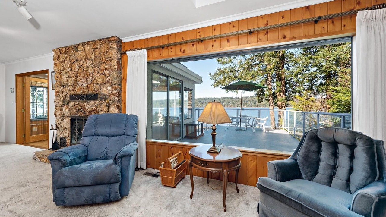 Photo of Livingroom in Comox Valley