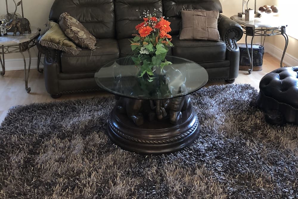 Photo of Livingroom in Courtice