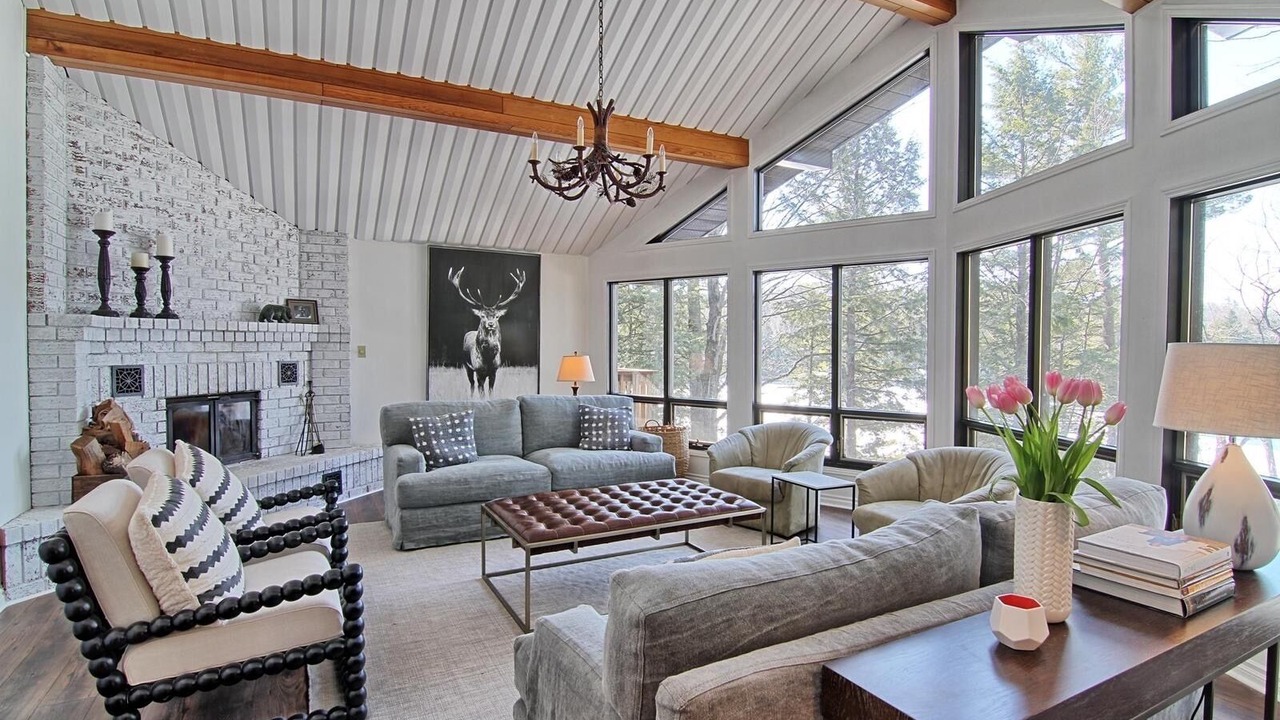 Photo of Livingroom in Muskoka Lakes