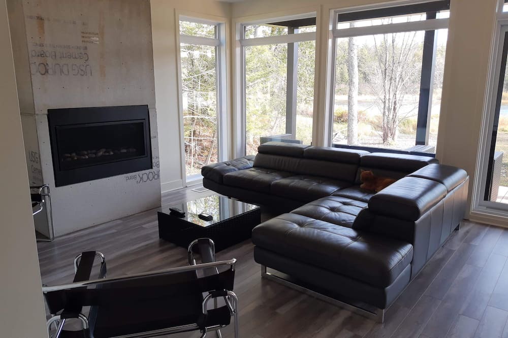 Photo of Livingroom in Stanstead Township