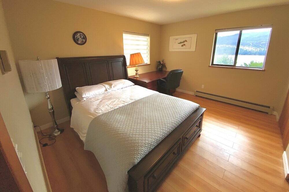 Photo of Bedroom in West Porpoise Bay
