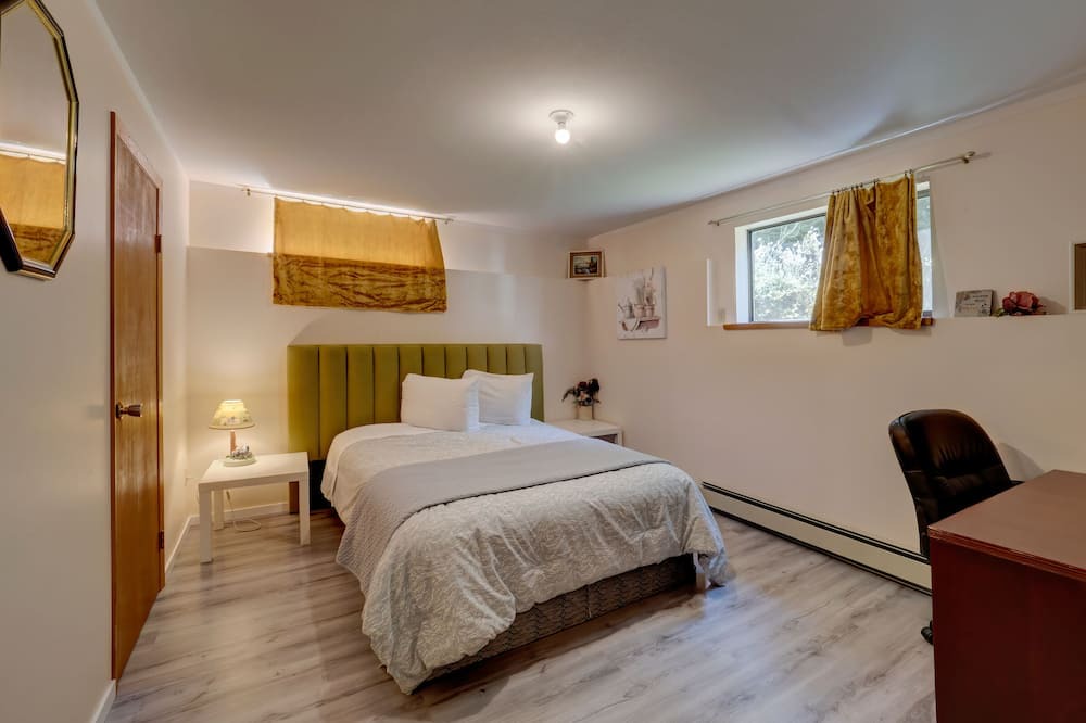 Photo of Bedroom in West Porpoise Bay