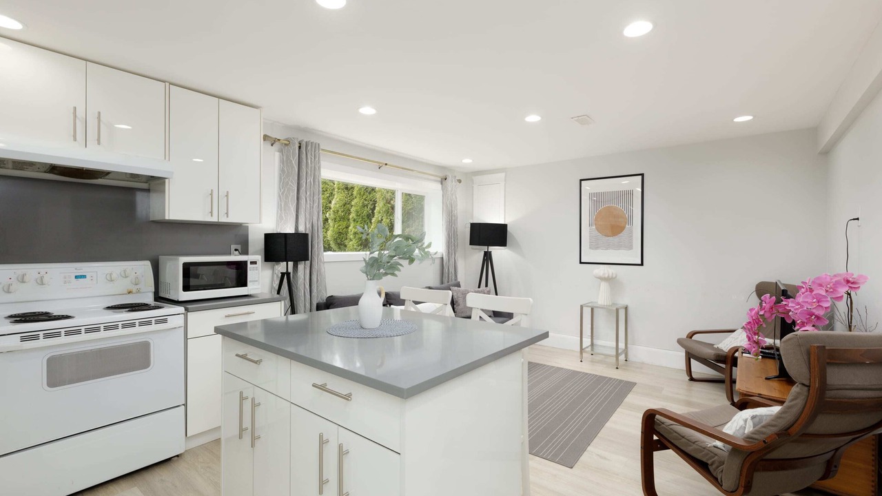 Photo of Kitchen in District of North Vancouver