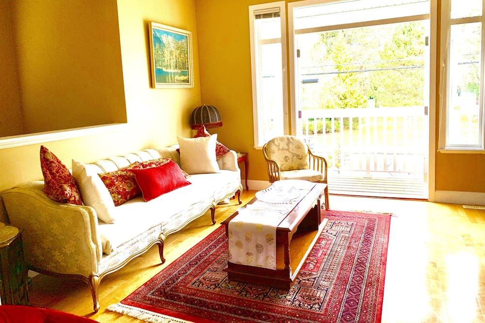 Photo of Livingroom in Steveston