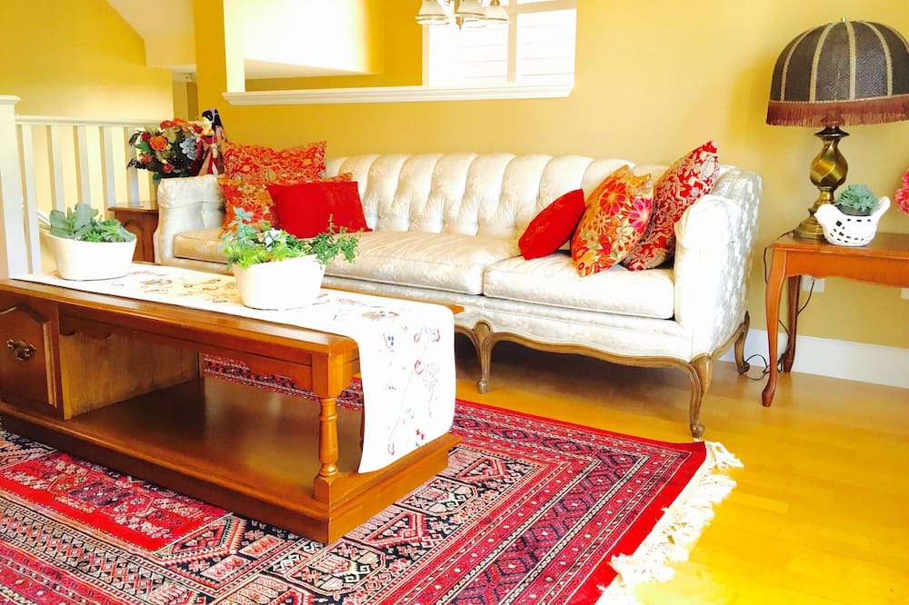 Photo of Livingroom in Steveston