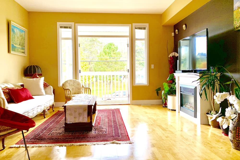 Photo of Livingroom in Steveston