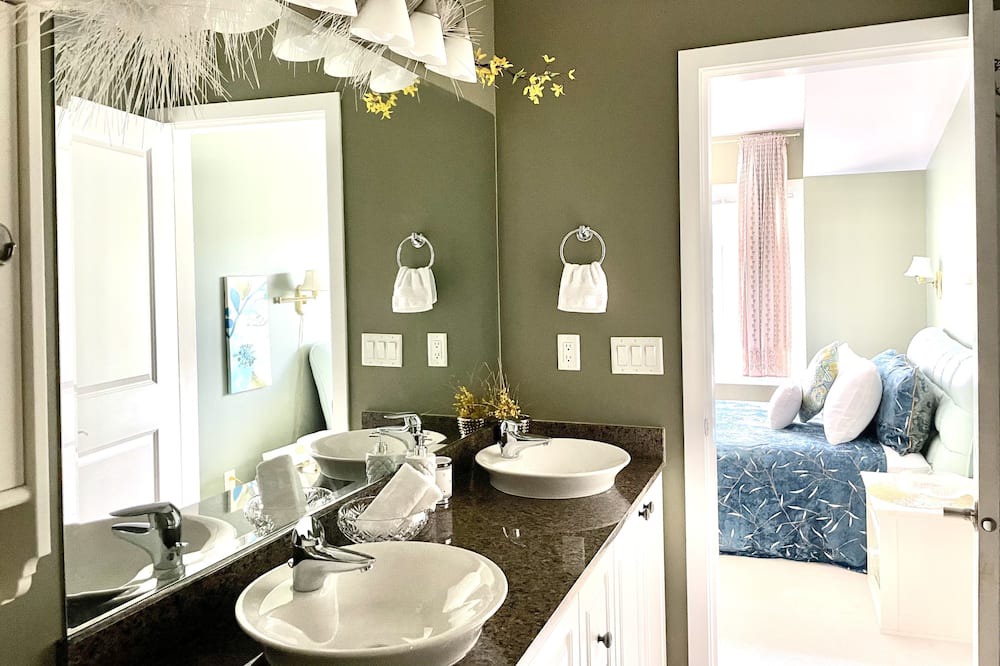 Photo of Bathroom in Steveston