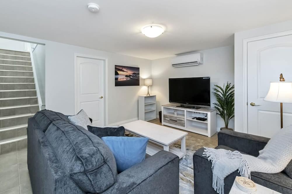 Photo of Livingroom in Crofton