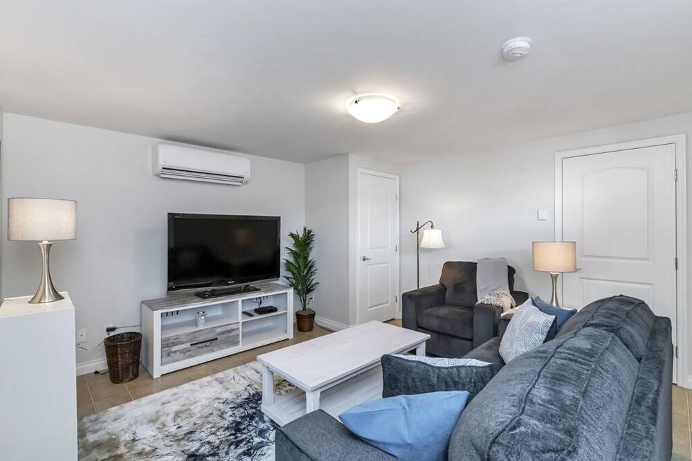 Photo of Livingroom in Crofton