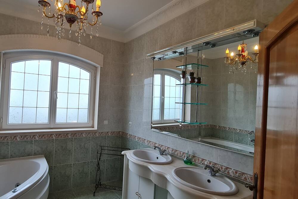 Photo of Bathroom in Arnal