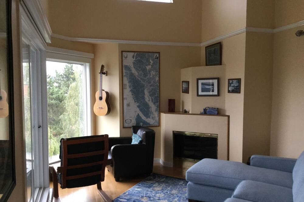 Photo of Livingroom in Fairview