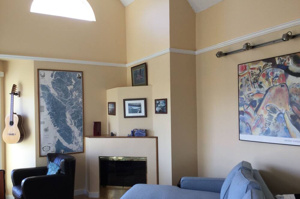 Photo of Livingroom in Fairview