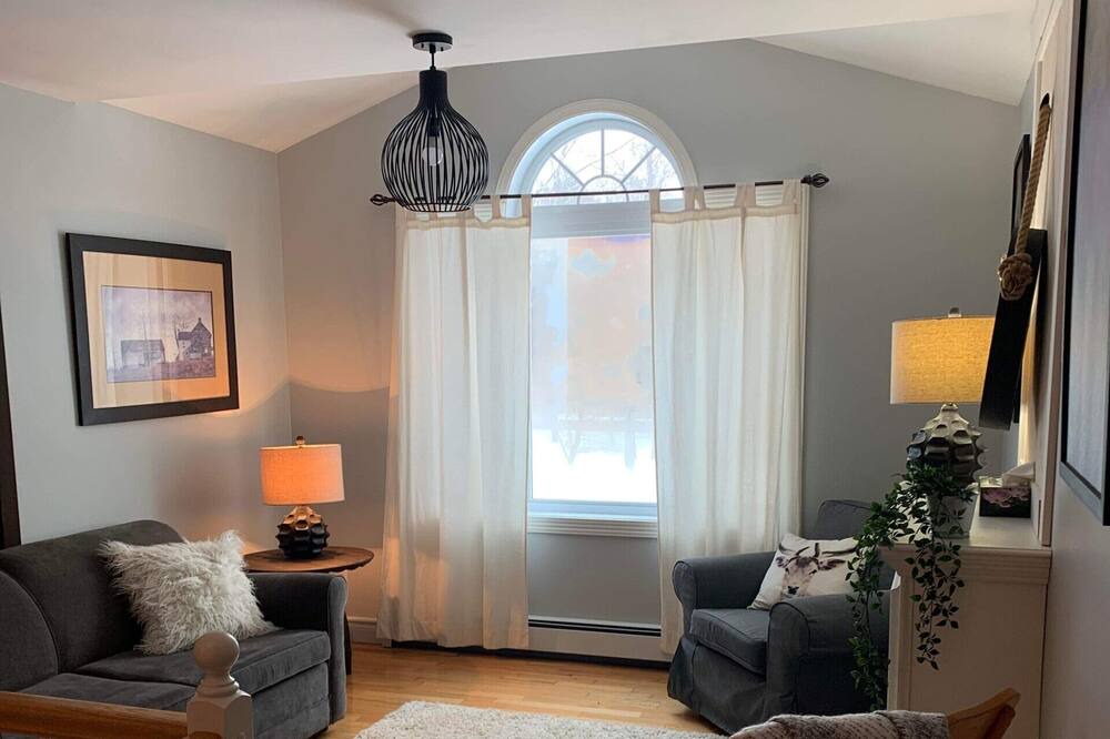 Photo of Livingroom in Cedarville