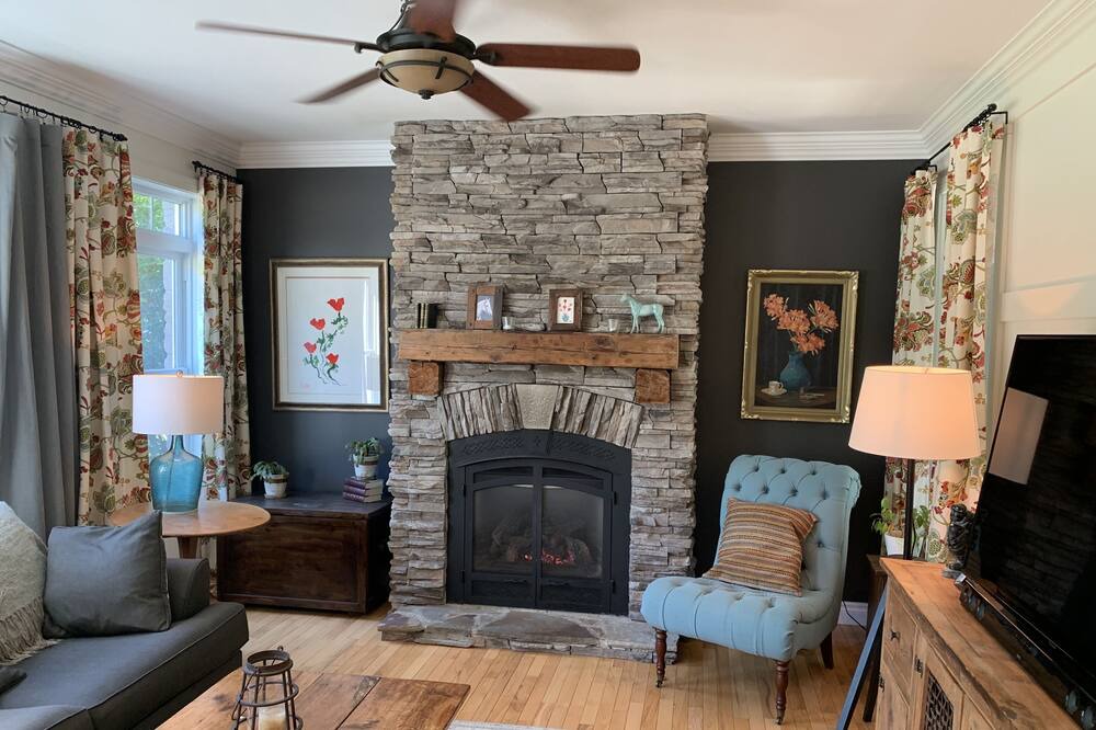 Photo of Livingroom in Cedarville