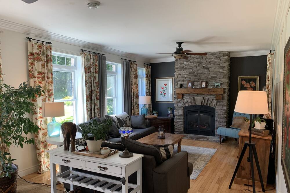 Photo of Livingroom in Cedarville