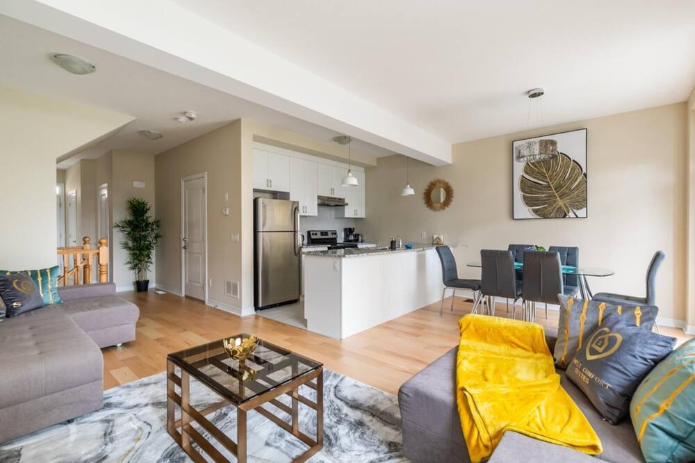 Photo of Livingroom in Stoney Creek