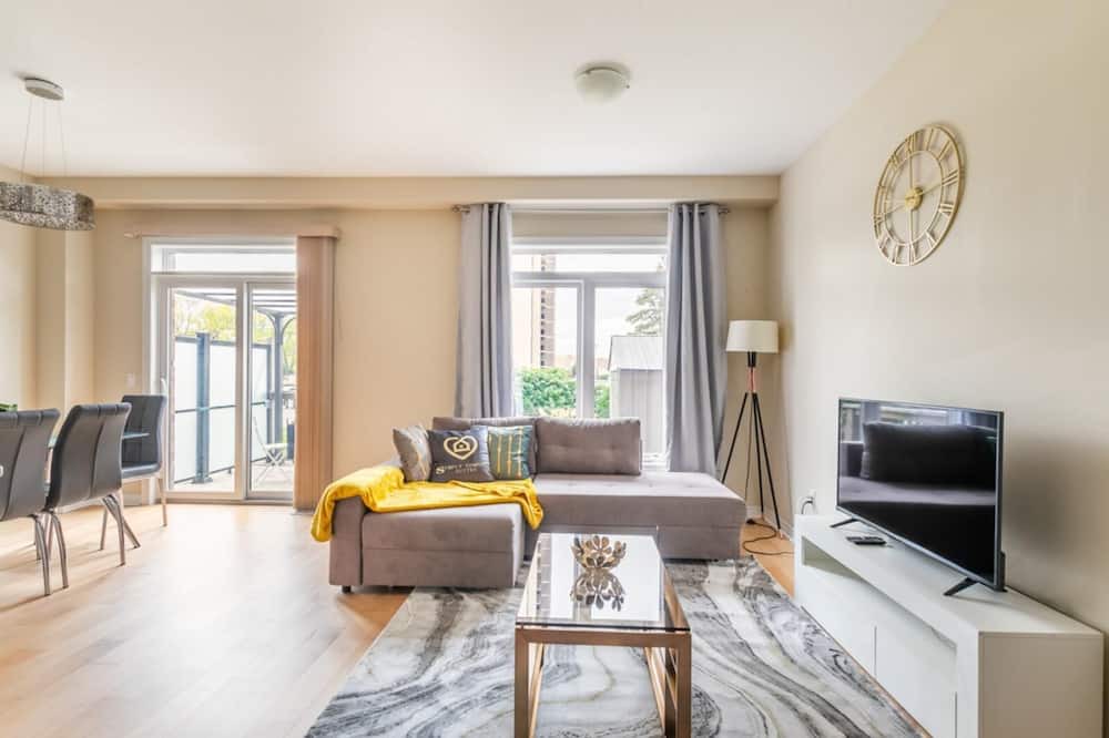 Photo of Livingroom in Stoney Creek