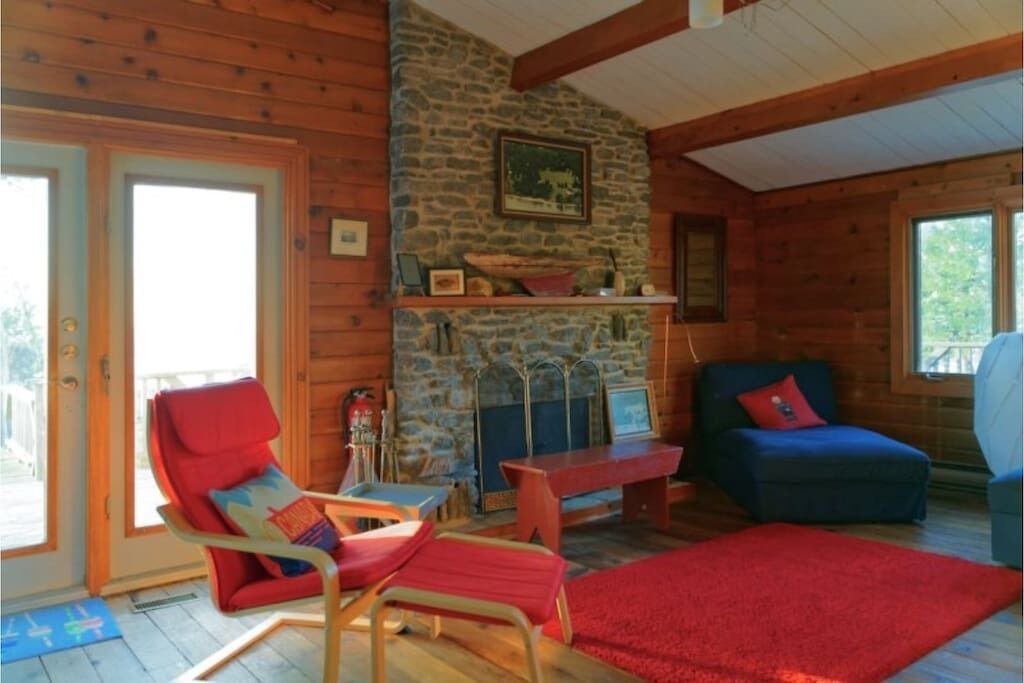 Photo of Livingroom in Waupoos