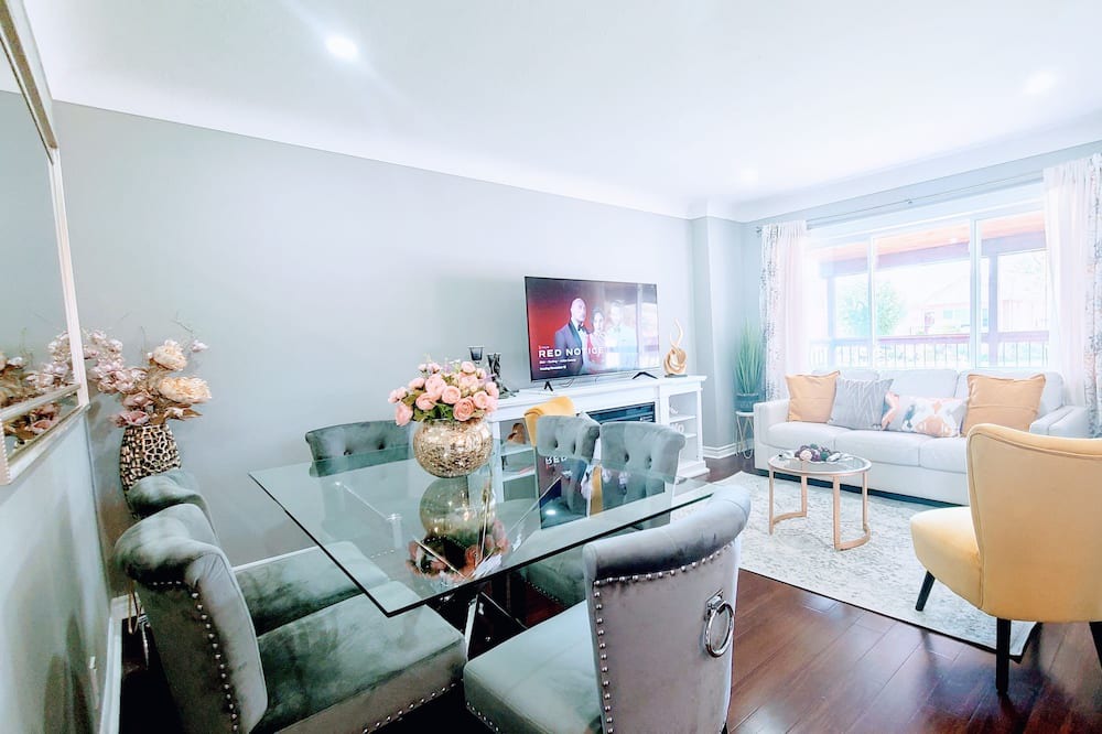 Photo of Livingroom in Hamilton