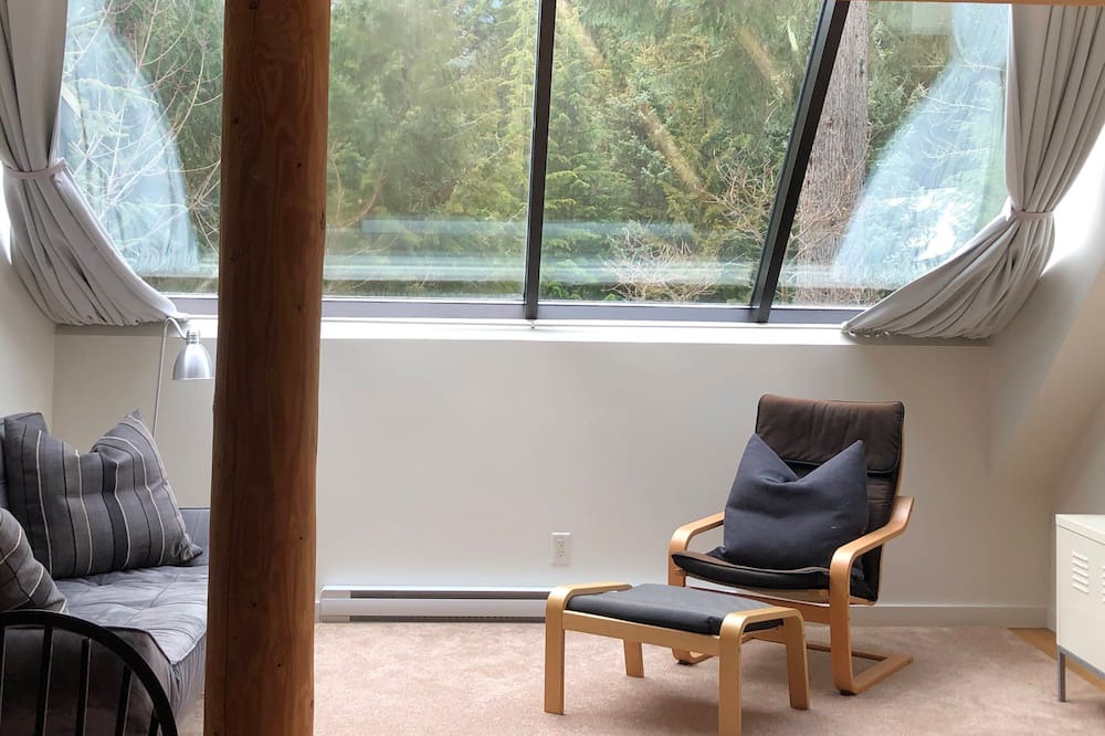 Photo of Livingroom in Whistler Cay Estates
