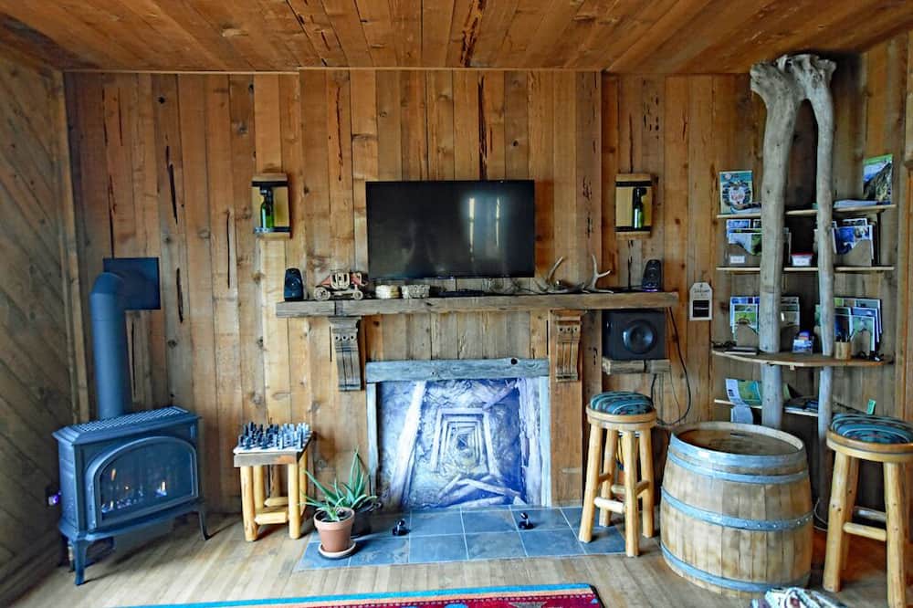 Photo of Livingroom in Ainsworth Hot Springs
